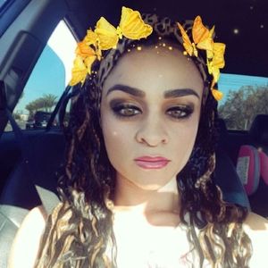 Meet your Posher, Raquel